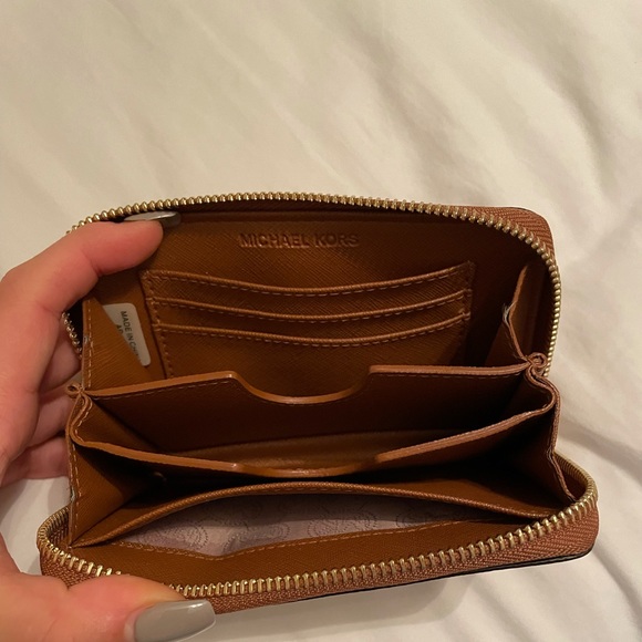 authentic Michael Kors wristlet wallet!! - Picture 2 of 3